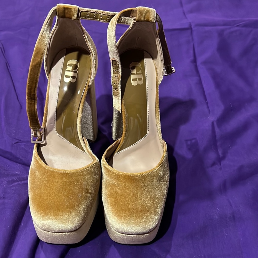 Chunky heel platform shoes